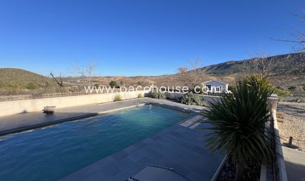 Resale - Cortijo -
Velez-Rubio