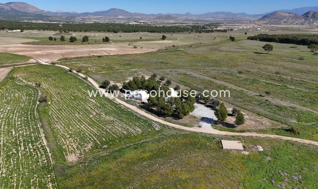 Resale - Country House -
La Parroquia