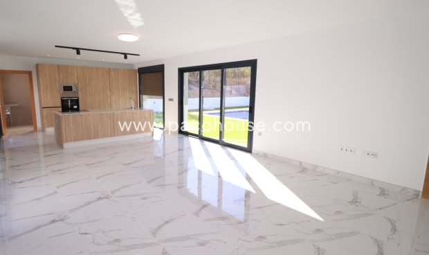 New Build - Villa -
Purias