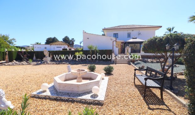 Resale - Villa -
Purias