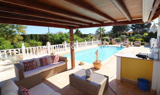 Resale - Villa -
Purias