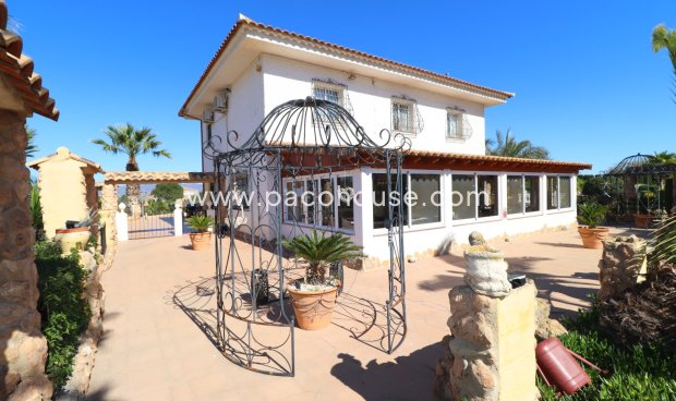 Resale - Villa -
Purias