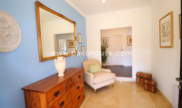 Resale - Villa -
Purias