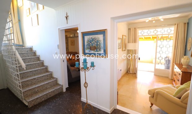 Resale - Villa -
Purias