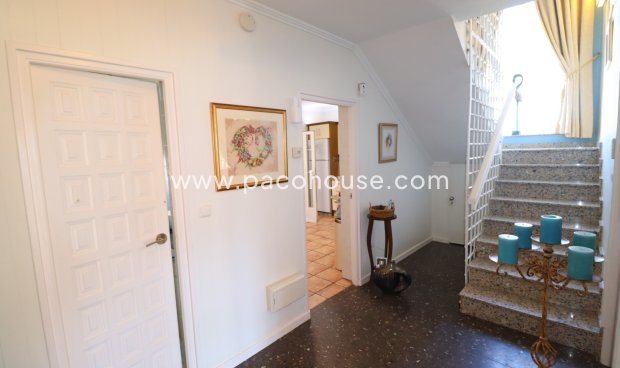 Resale - Villa -
Purias