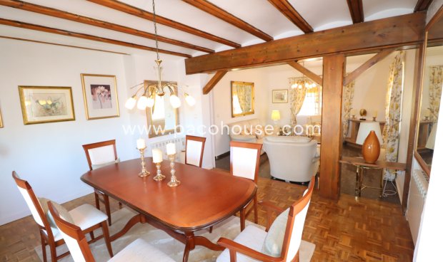 Resale - Villa -
Purias