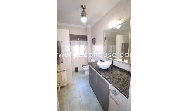 Resale - Villa -
Purias