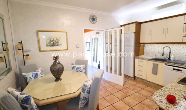 Resale - Villa -
Purias