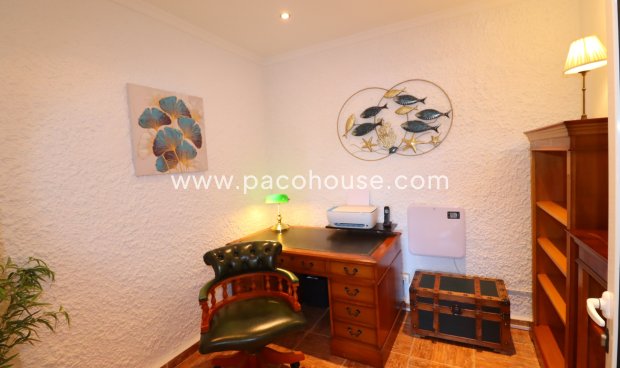 Resale - Villa -
Purias