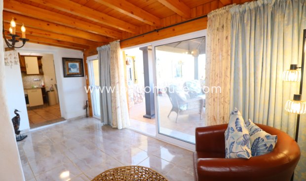 Resale - Villa -
Purias