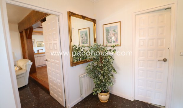 Resale - Villa -
Purias