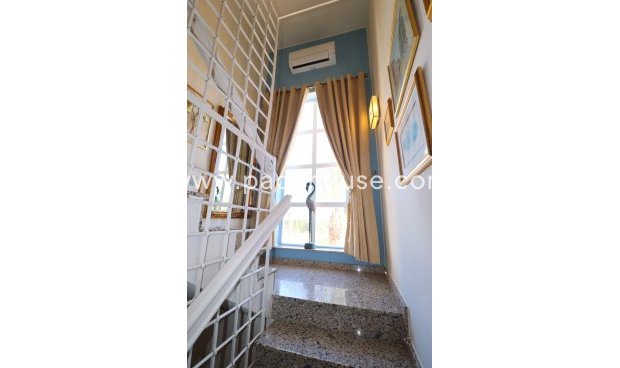 Resale - Villa -
Purias