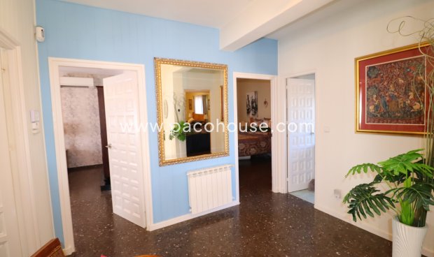 Resale - Villa -
Purias