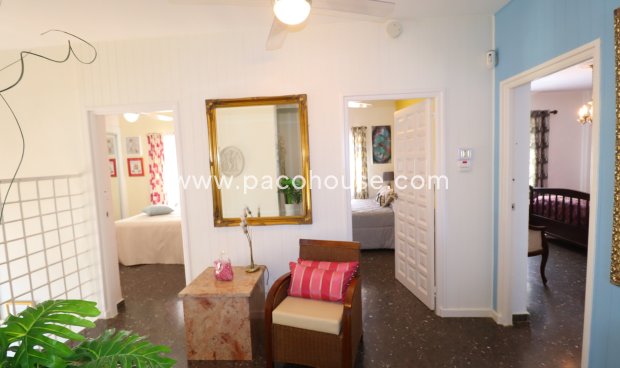 Resale - Villa -
Purias