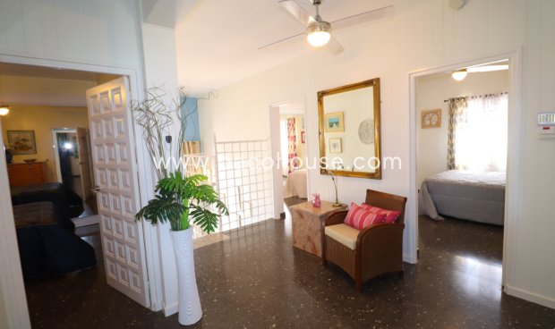 Resale - Villa -
Purias