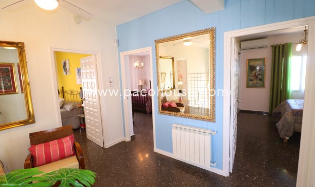 Resale - Villa -
Purias