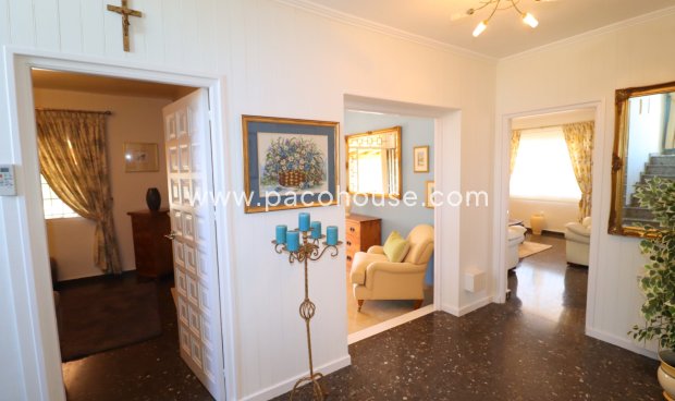 Resale - Villa -
Purias