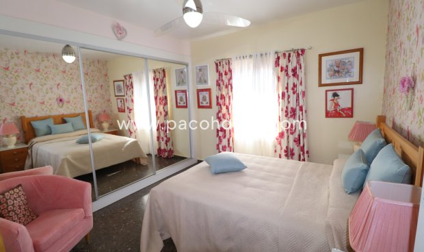 Resale - Villa -
Purias