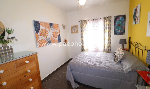 Resale - Villa -
Purias