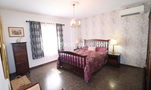 Resale - Villa -
Purias