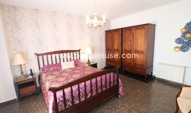 Resale - Villa -
Purias