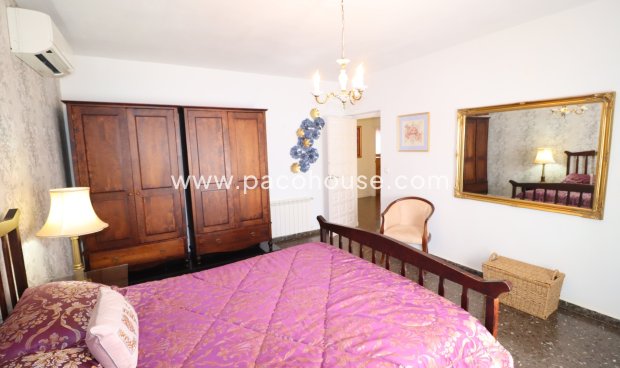 Resale - Villa -
Purias