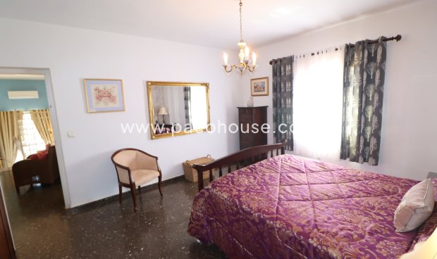 Resale - Villa -
Purias