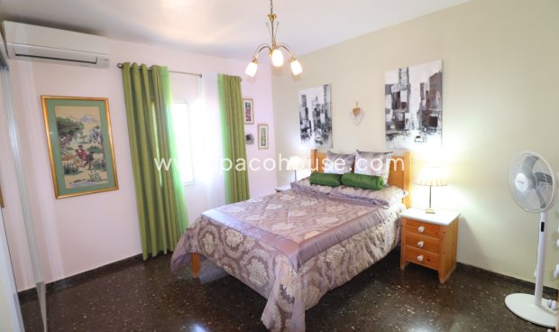 Resale - Villa -
Purias