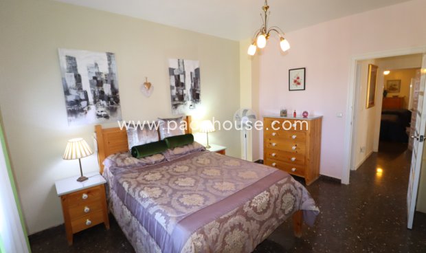 Resale - Villa -
Purias