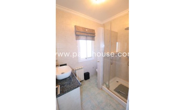 Resale - Villa -
Purias