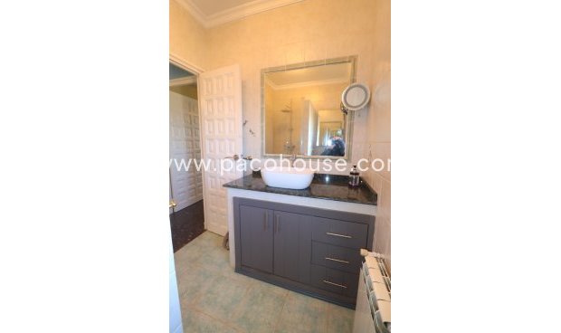 Resale - Villa -
Purias