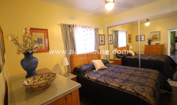 Resale - Villa -
Purias