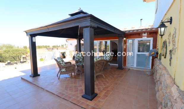 Resale - Villa -
Purias