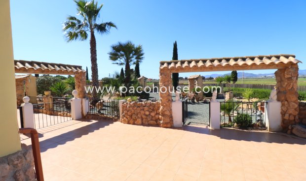 Resale - Villa -
Purias