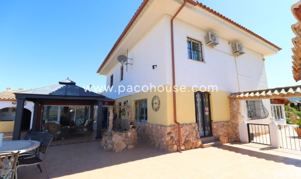 Resale - Villa -
Purias