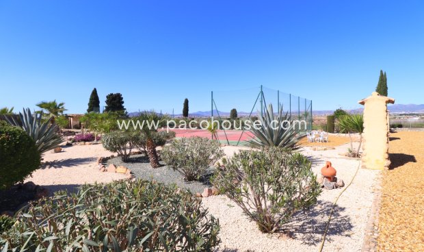 Resale - Villa -
Purias