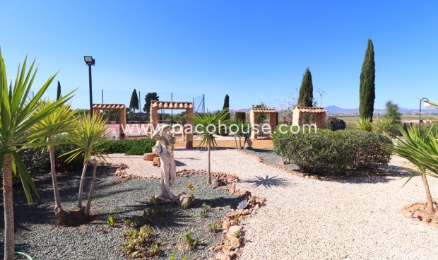 Resale - Villa -
Purias