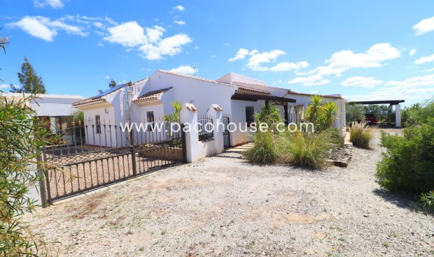 Resale - Villa -
Zarzalico