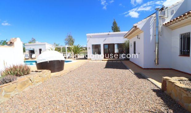 Resale - Villa -
Zarzalico