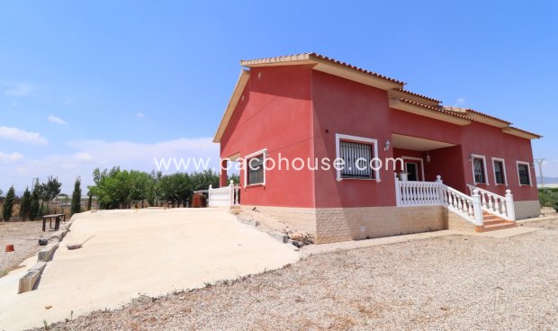 Resale - Villa -
Purias