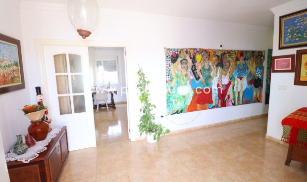Resale - Villa -
Purias