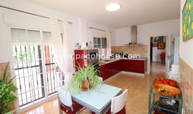 Resale - Villa -
Purias