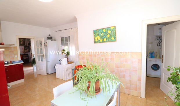 Resale - Villa -
Purias