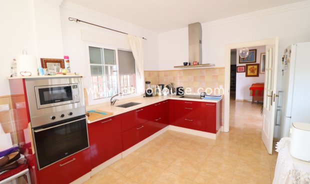 Resale - Villa -
Purias