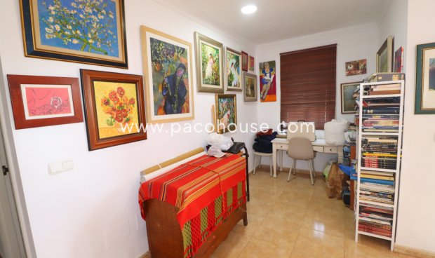 Resale - Villa -
Purias