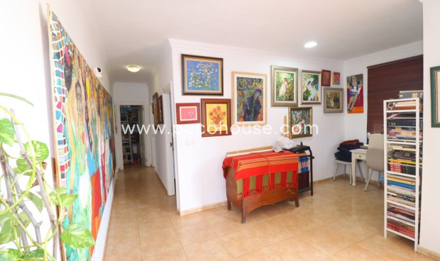 Resale - Villa -
Purias