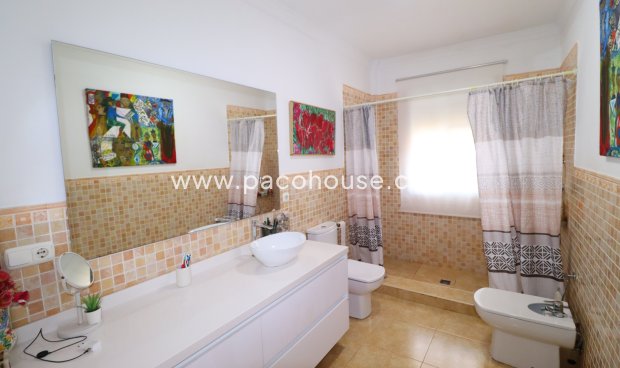 Resale - Villa -
Purias