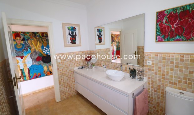 Resale - Villa -
Purias