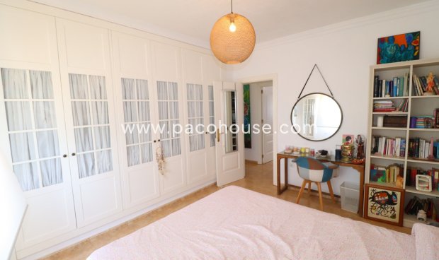 Resale - Villa -
Purias