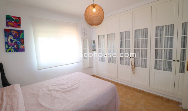 Resale - Villa -
Purias